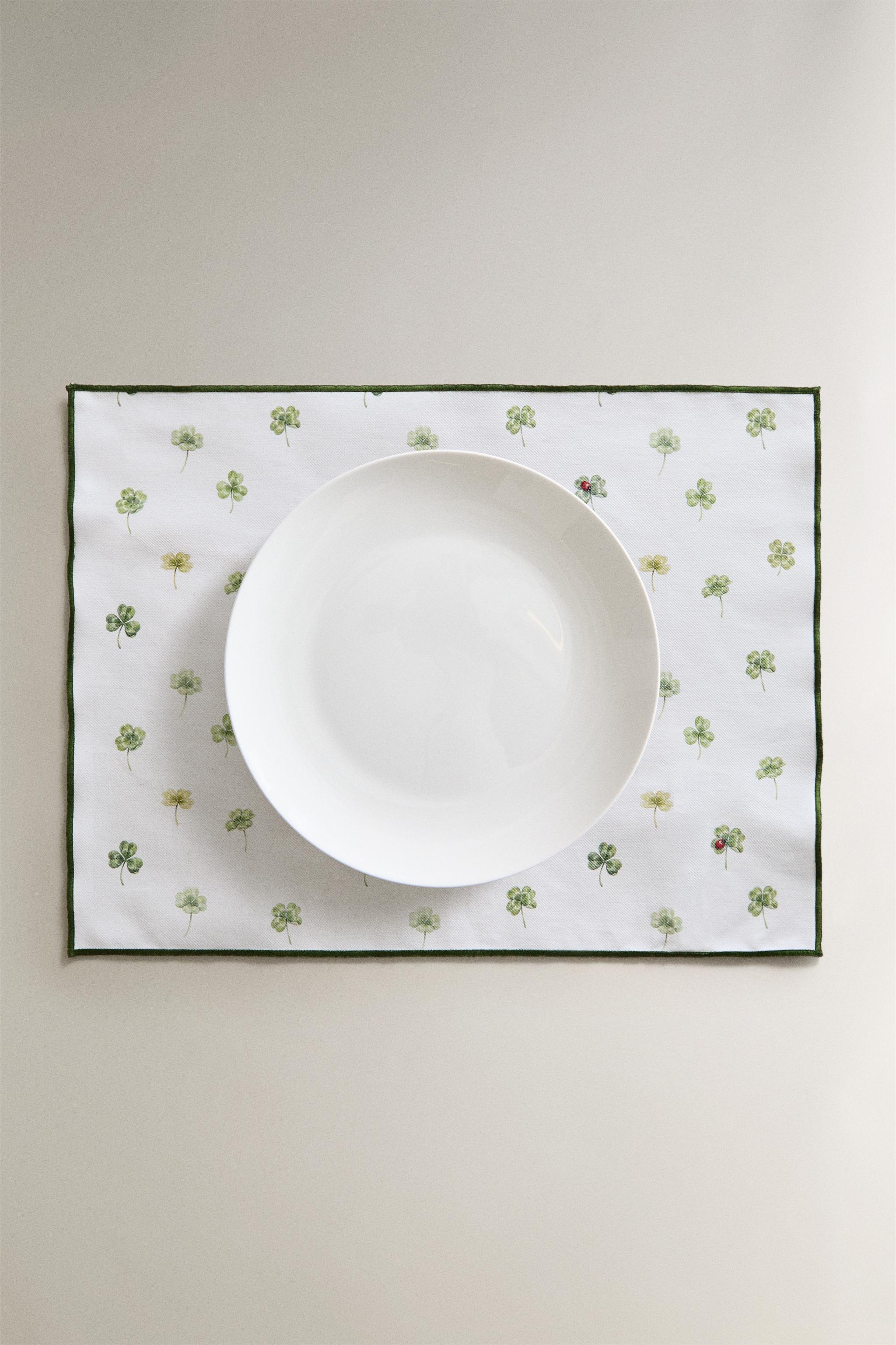 RESIN-COATED CLOVER PLACEMAT